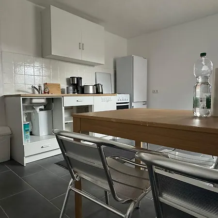 Zimmervermietung Mit Gemeinschafts Bad Und Kueche Apartament *