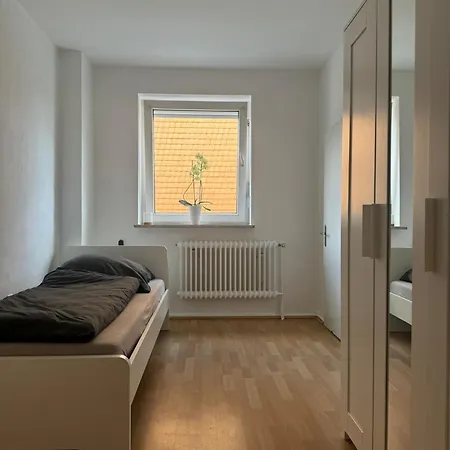 Zimmervermietung Mit Gemeinschafts Bad Und Kueche *